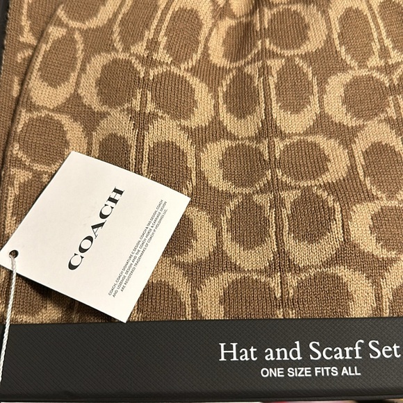 NIB New Coach Logo Hat and Scarf Gift Box Set $225 MSRP - Picture 4 of 6